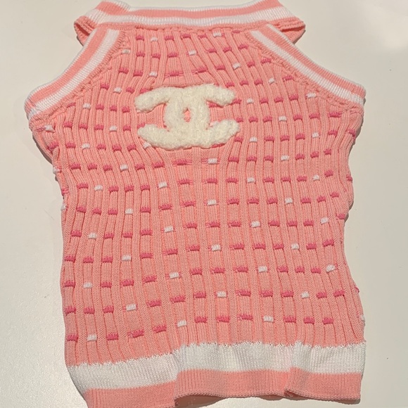 Pet Sweater Pink and White runs like a med